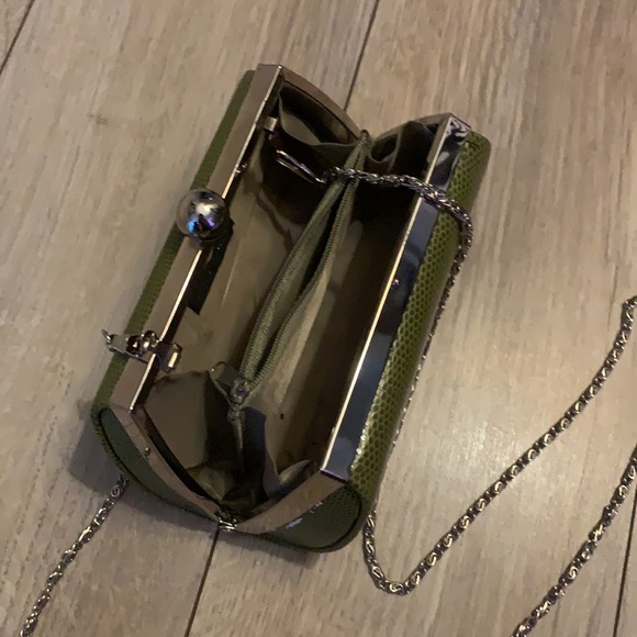 Green Snake Skin Handbag - Purse with Long Chain - Picture 4 of 7